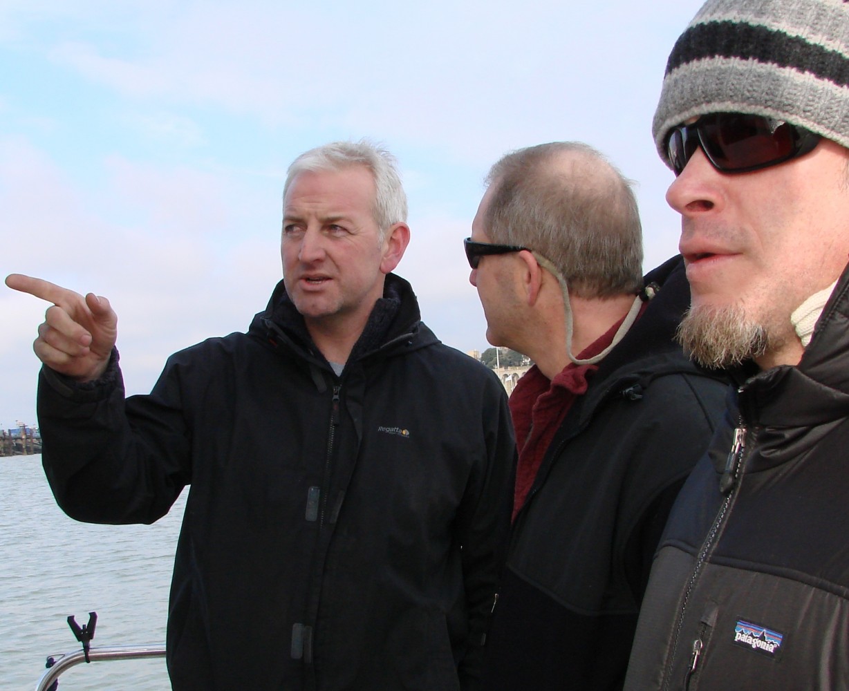 Merlin Jackson advising US fishermen Rick Bellavance and John McMurray